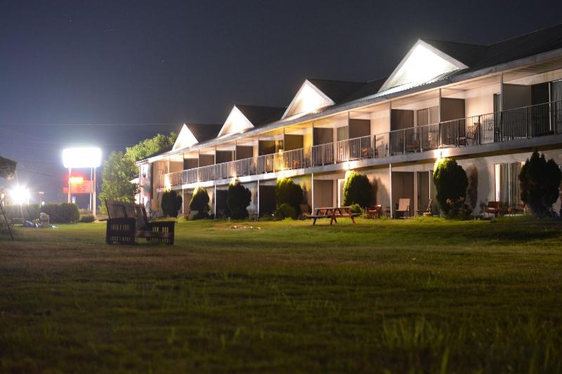 Monashee Motel image
