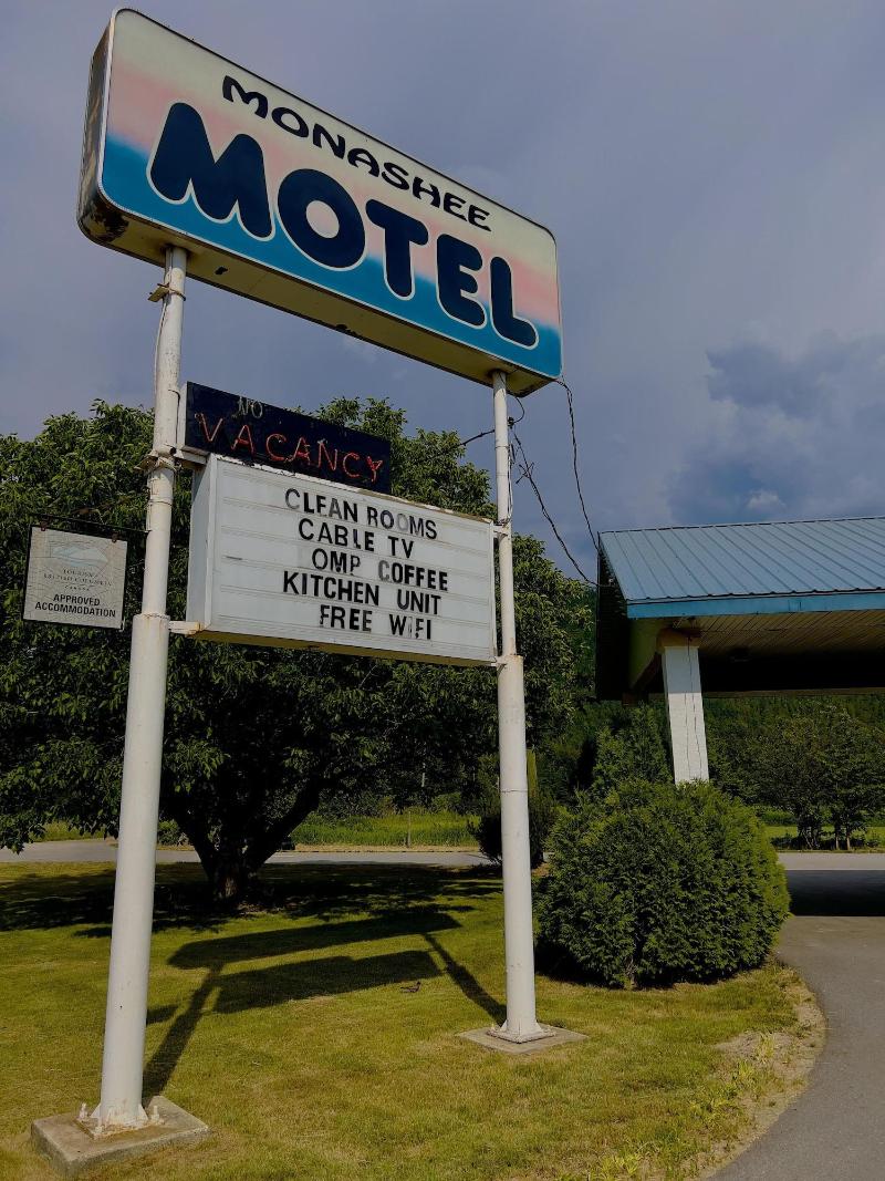 Monashee Motel image