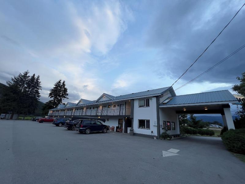Monashee Motel image
