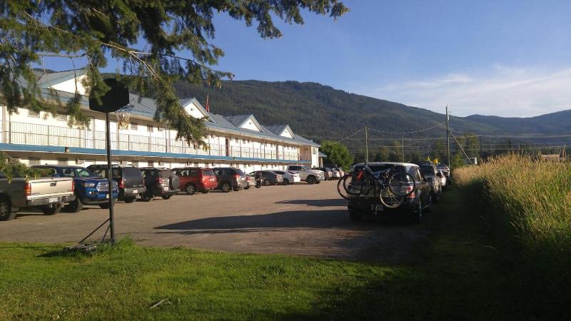 Monashee Motel image
