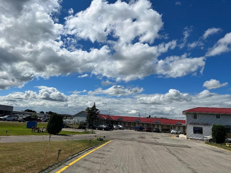 Tulip Motel — exterior view