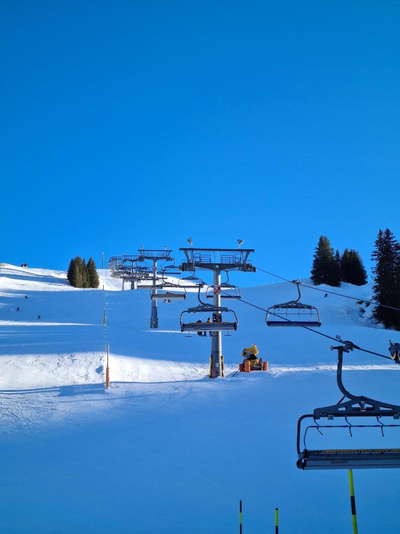 Le White image