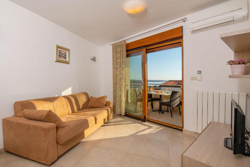 Villa Oliva image