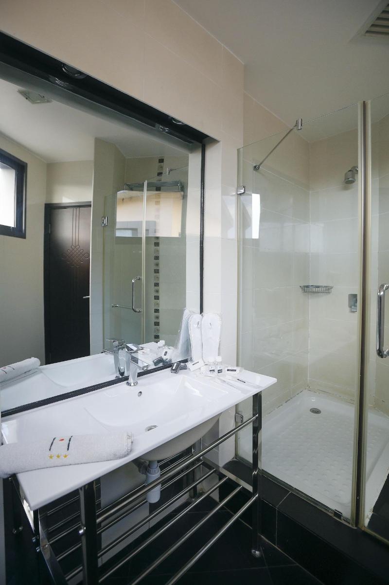 Central Hotel Tana image