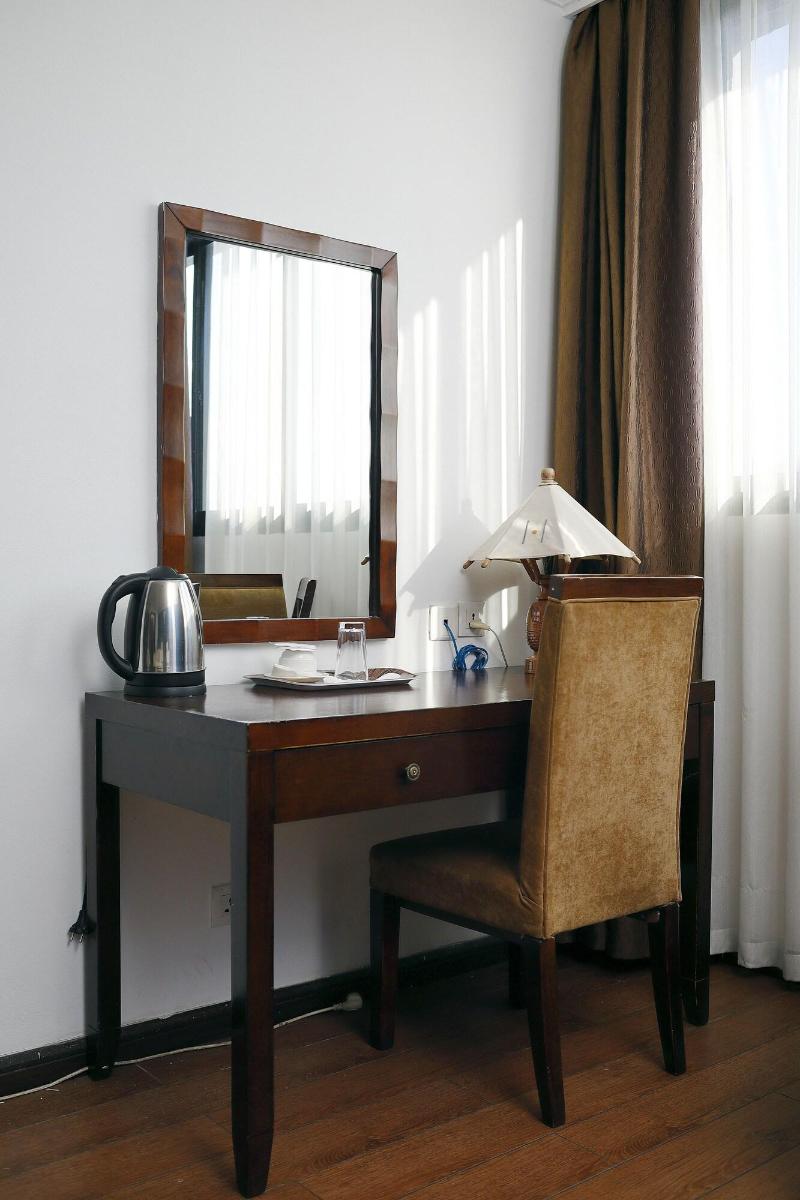 Central Hotel Tana image