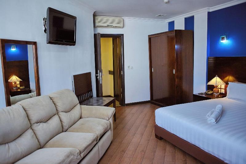 Central Hotel Tana image