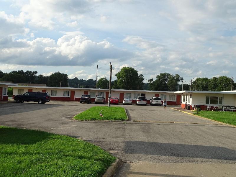 Rivers Inn Fort Madison — general view