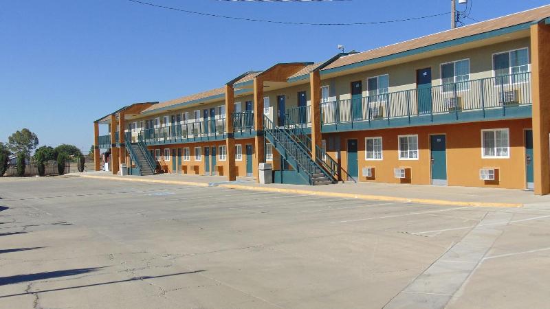 Corcoran Country Inn — general view