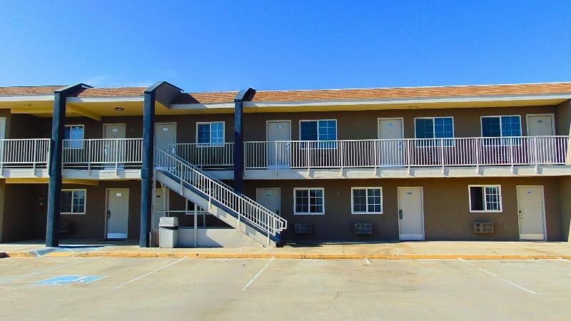 Corcoran Country Inn
