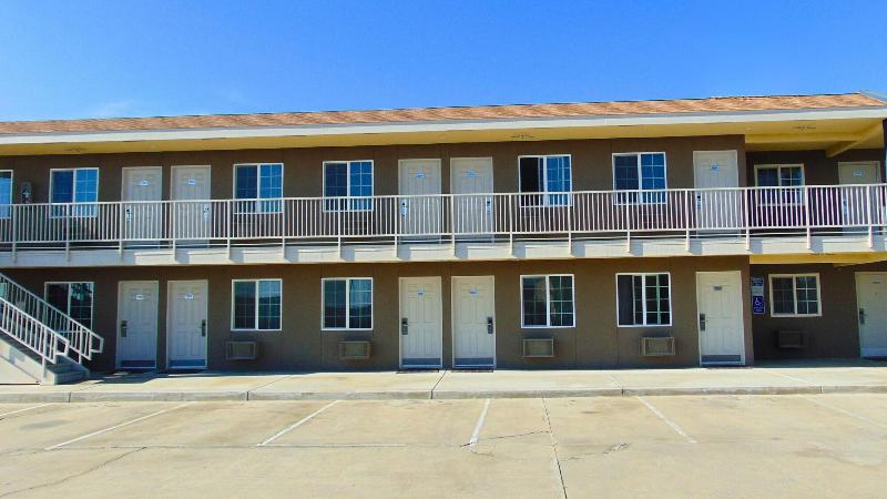 Corcoran Country Inn