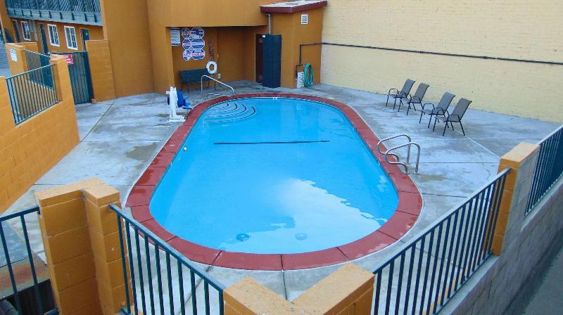 Corcoran Country Inn