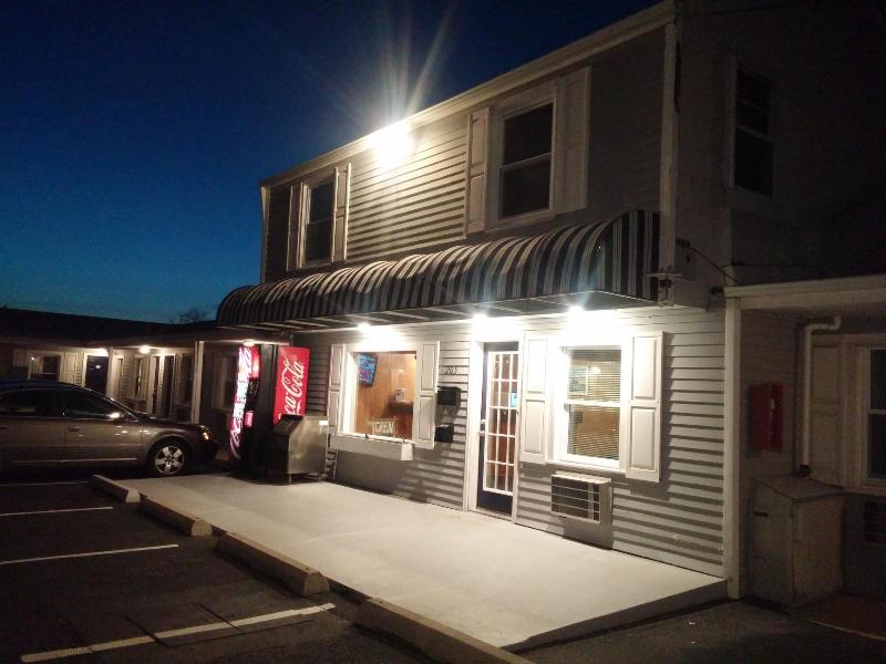 Shore Point Motel — general view
