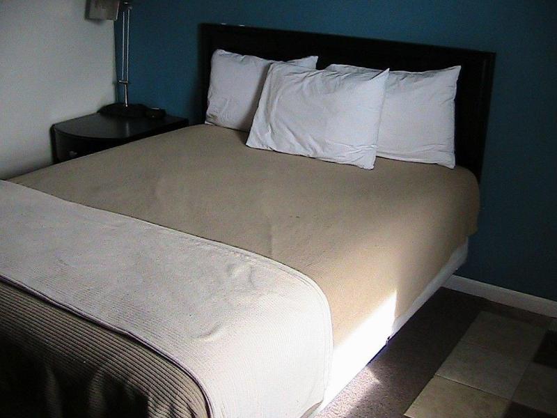 Shore Point Motel image