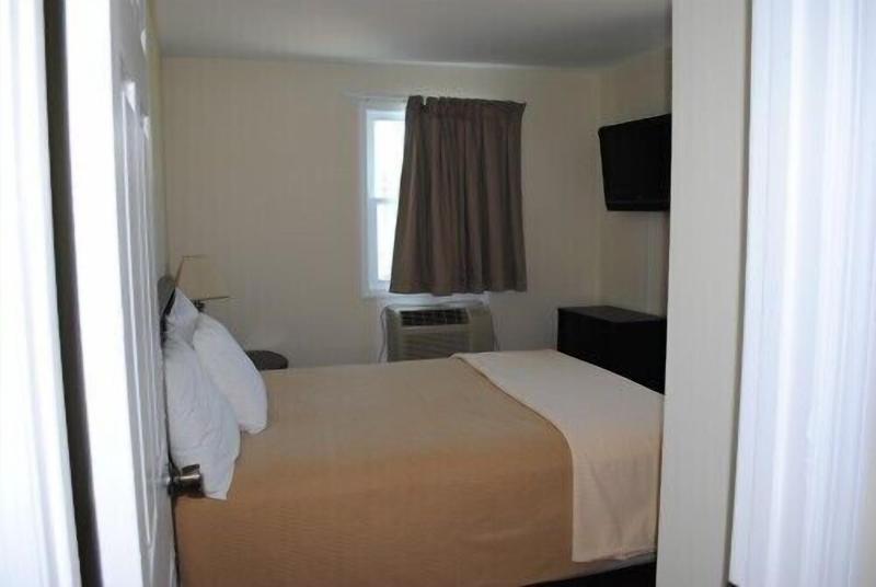 Shore Point Motel image