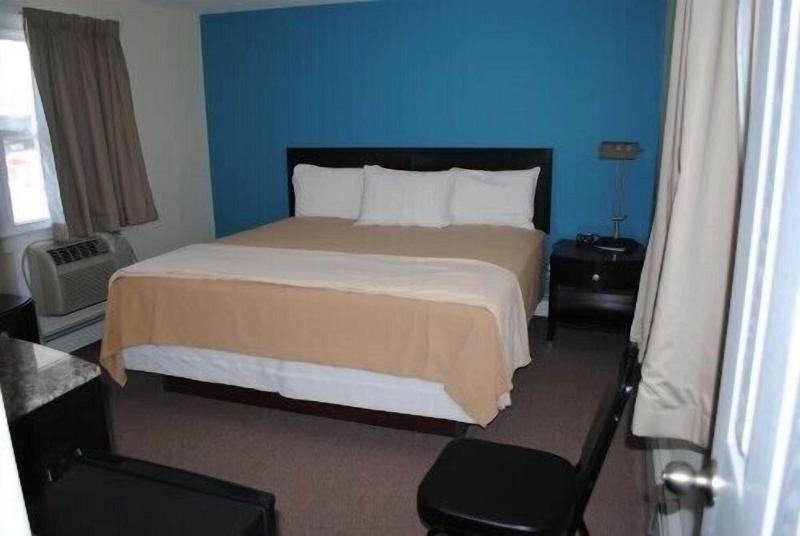 Shore Point Motel image