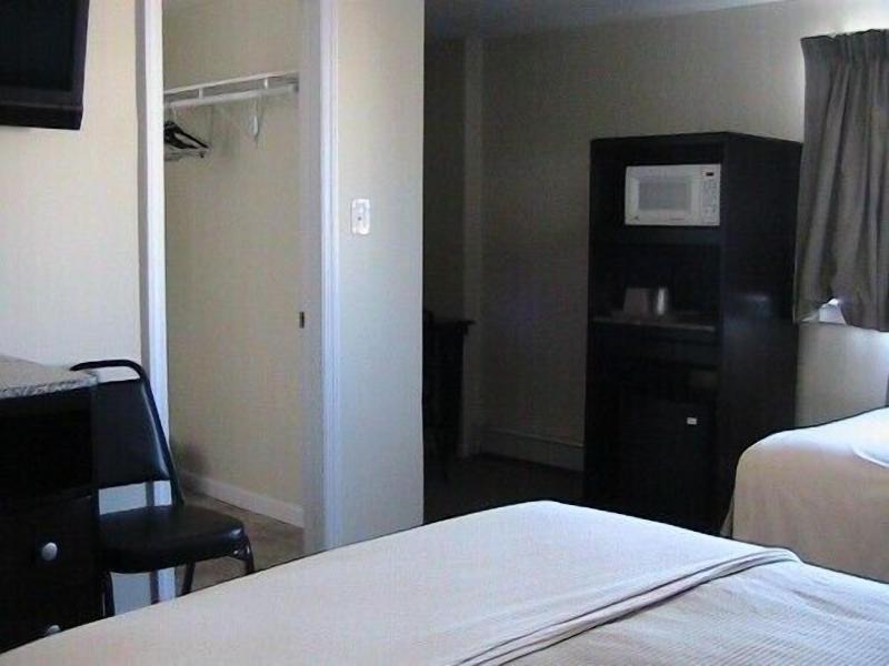 Shore Point Motel image