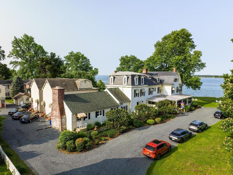 Sandaway Suites Beach image