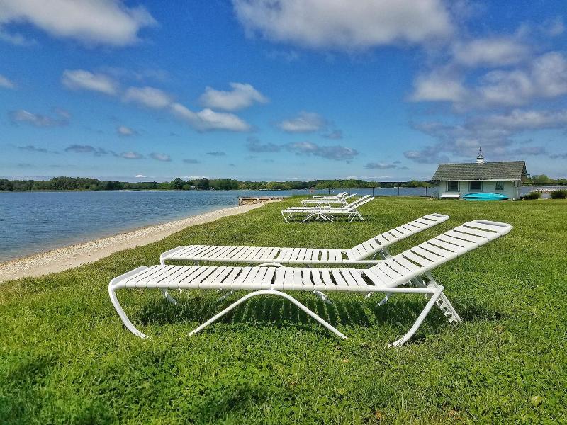 Sandaway Suites Beach image