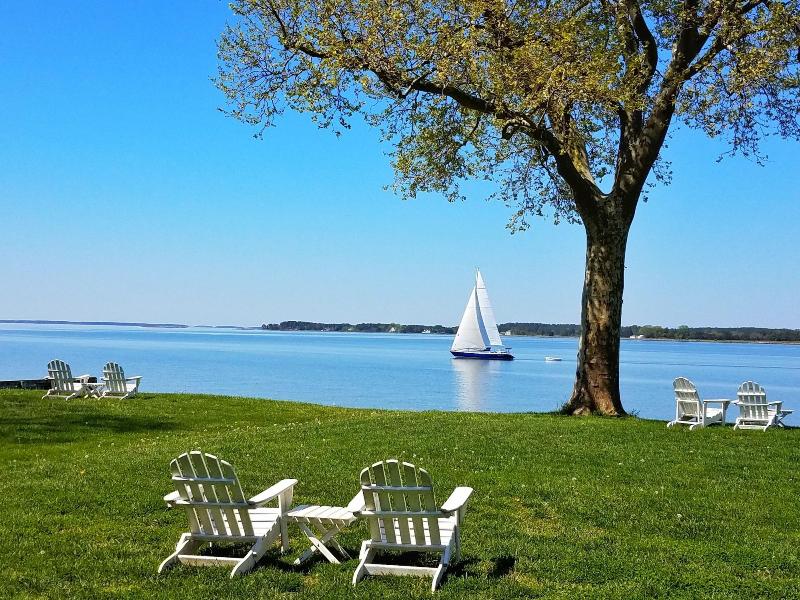 Sandaway Suites Beach image