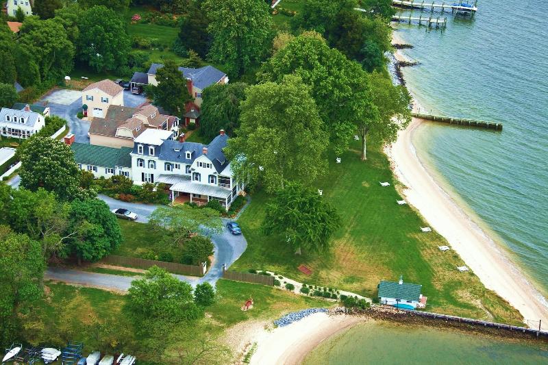 Sandaway Suites Beach image