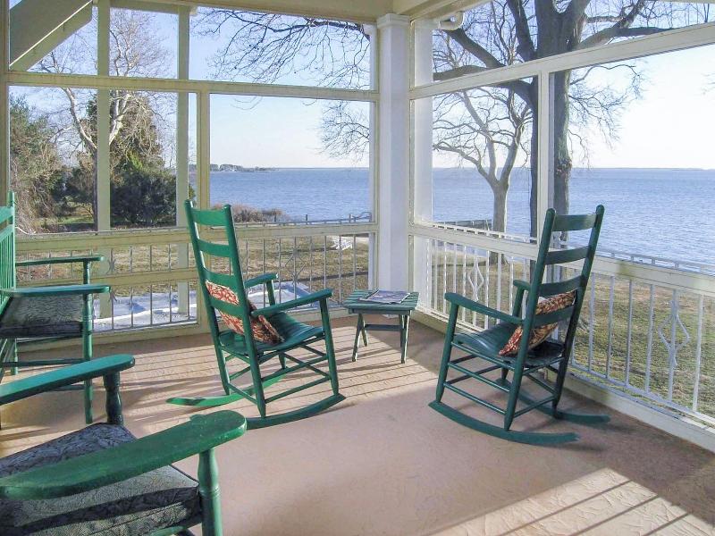 Sandaway Suites Beach image