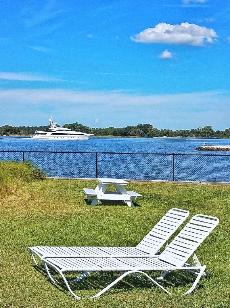Sandaway Suites Beach image
