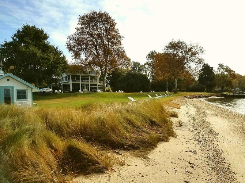 Sandaway Suites Beach image
