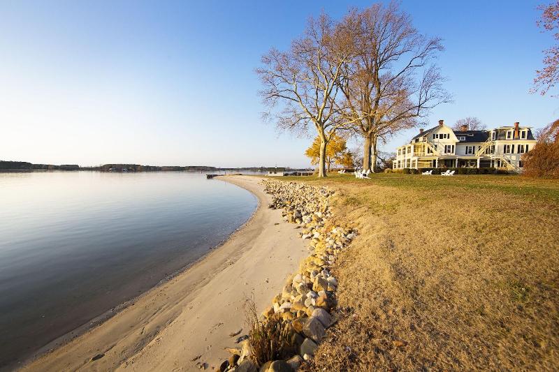 Sandaway Suites Beach image