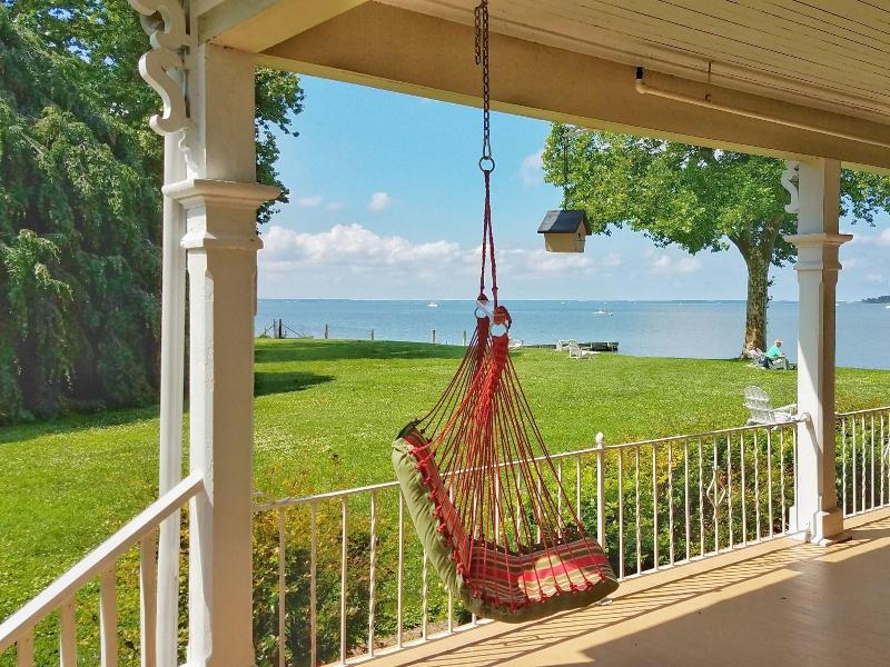 Sandaway Suites Beach image