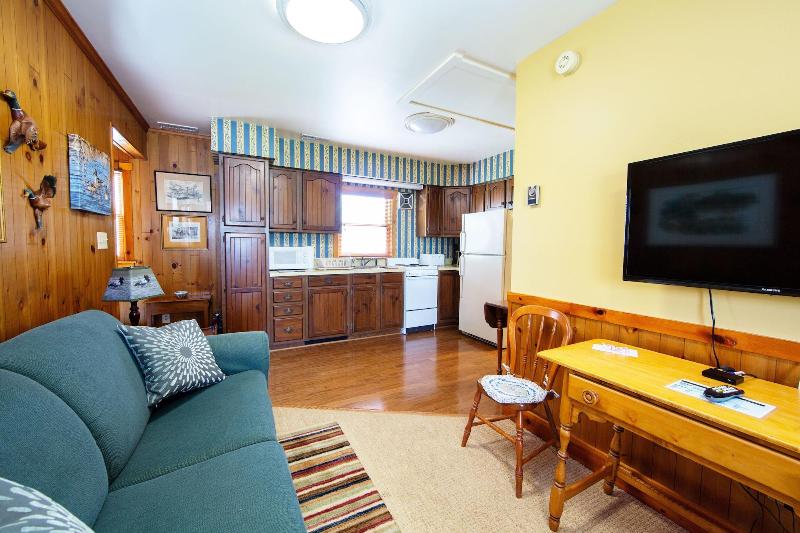 Sandaway Suites Beach image