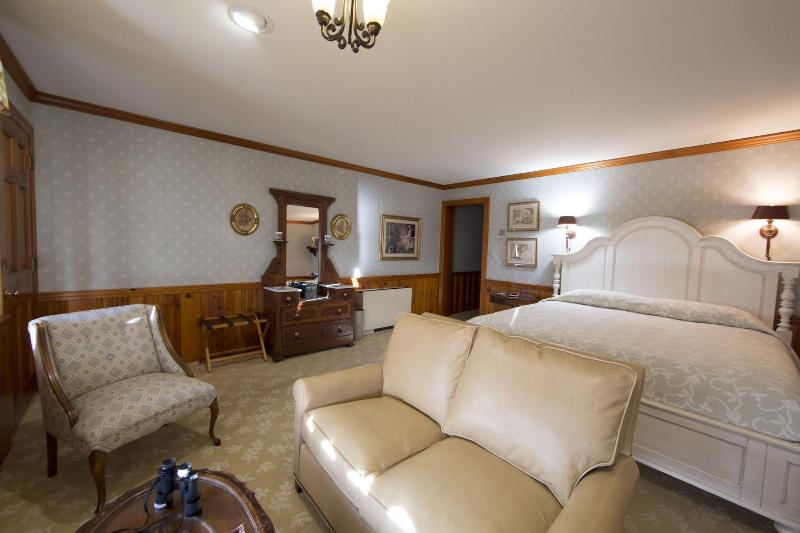 Sandaway Suites Beach image
