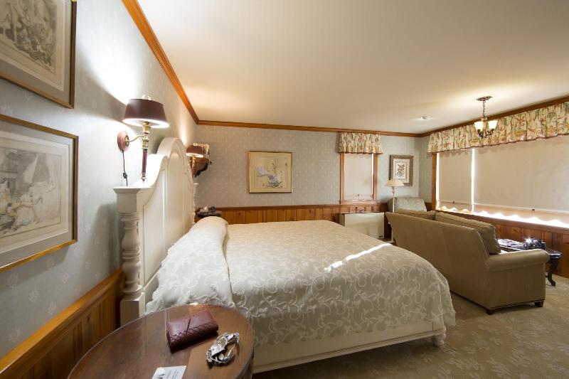 Sandaway Suites Beach image