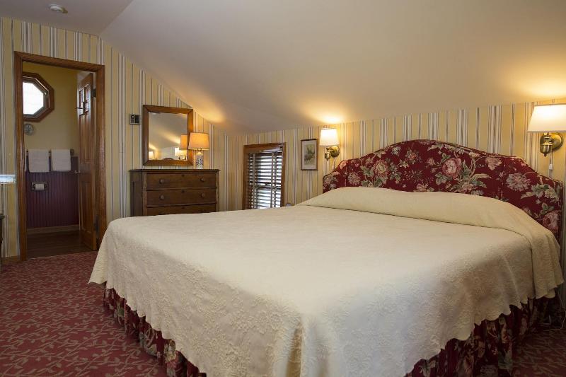 Sandaway Suites Beach image
