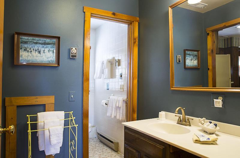 Sandaway Suites Beach image