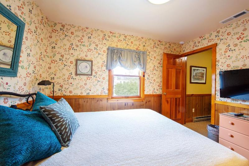 Sandaway Suites Beach image