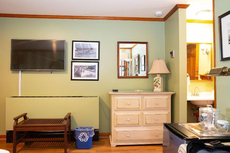 Sandaway Suites Beach image