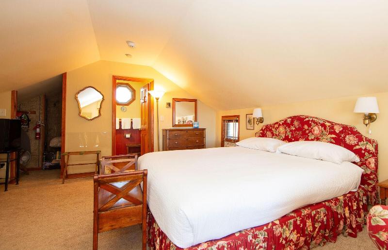 Sandaway Suites Beach image