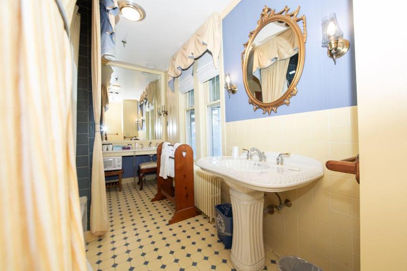 Sandaway Suites Beach image