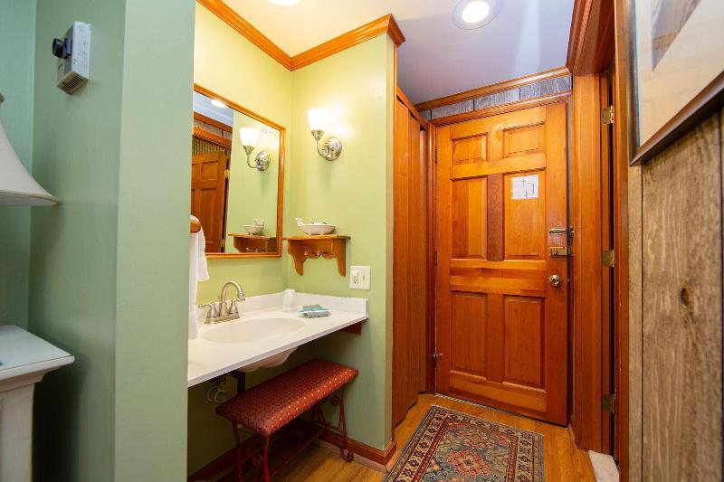 Sandaway Suites Beach image