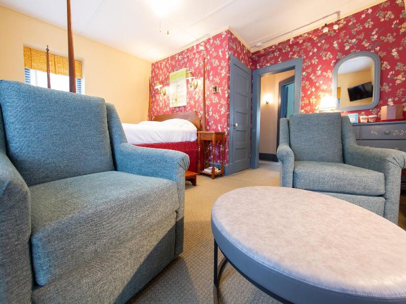 Sandaway Suites Beach image