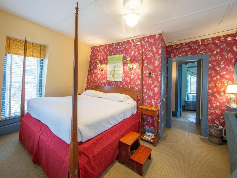 Sandaway Suites Beach image