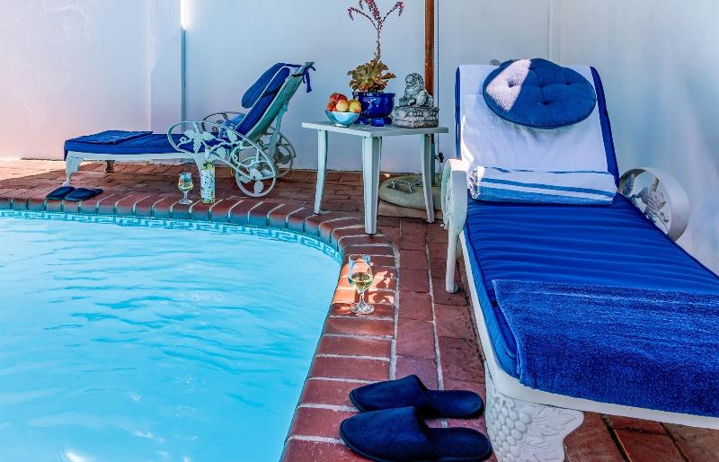 Bleu Cobalt Cottage image