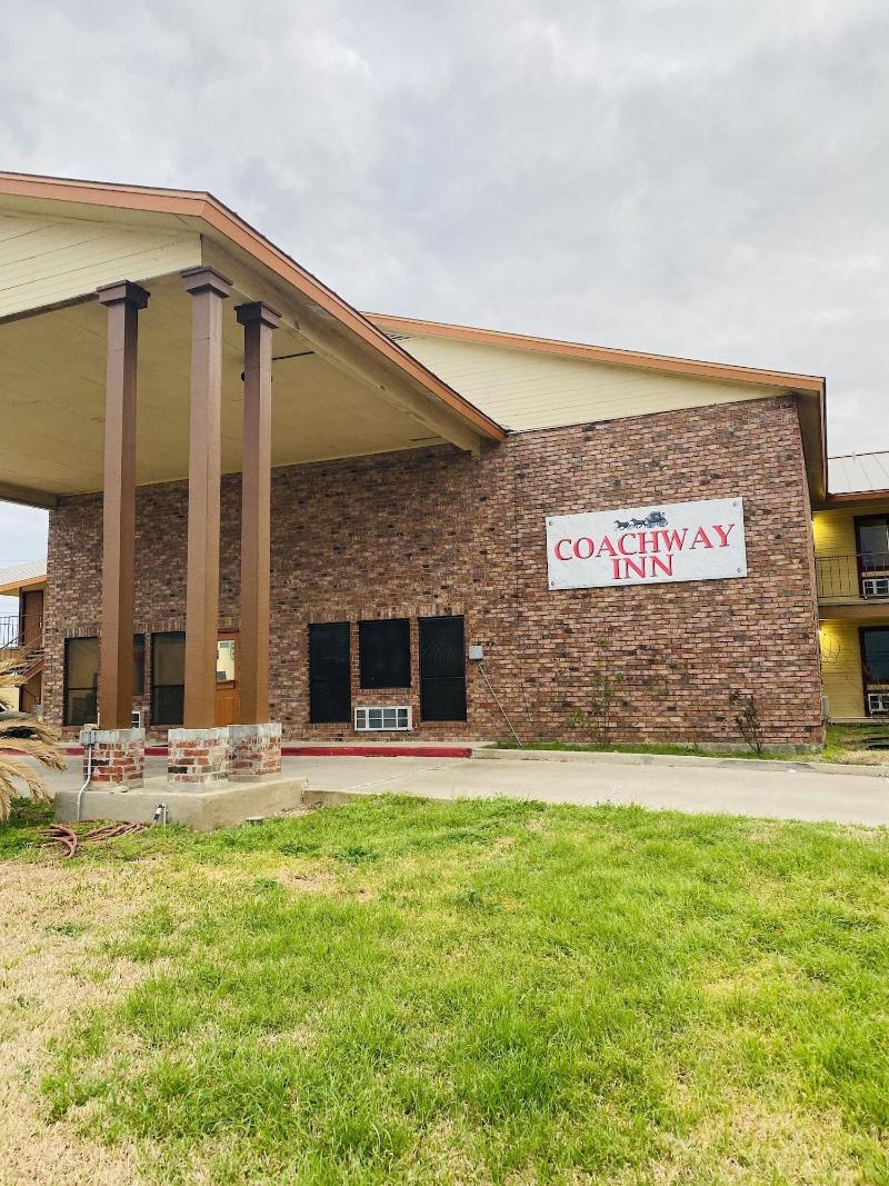Coachway Inn — general view