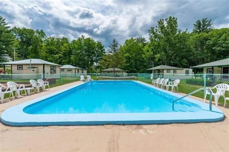 Perry S Motel And Cottages