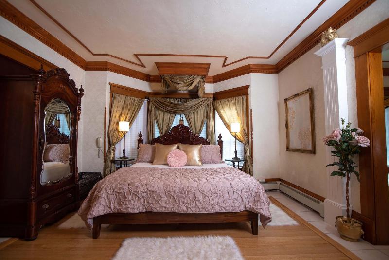 The Anniversary Inn Logan image