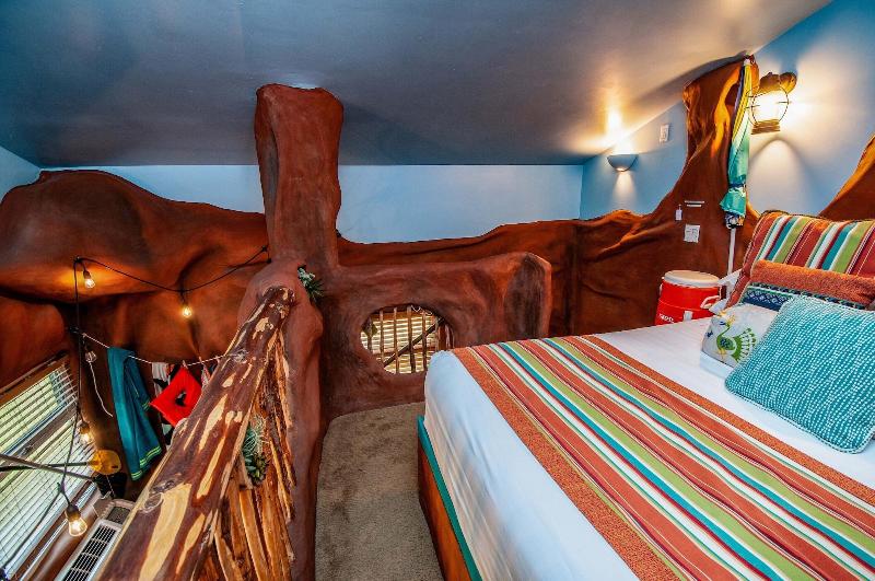 The Anniversary Inn Logan image