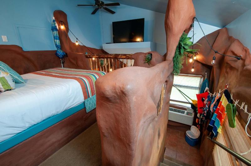 The Anniversary Inn Logan image