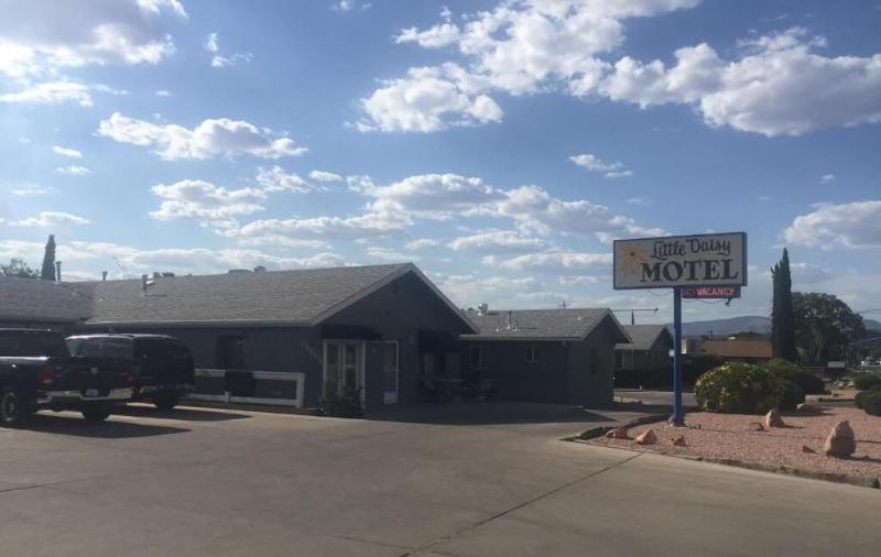 Little Daisy Motel image