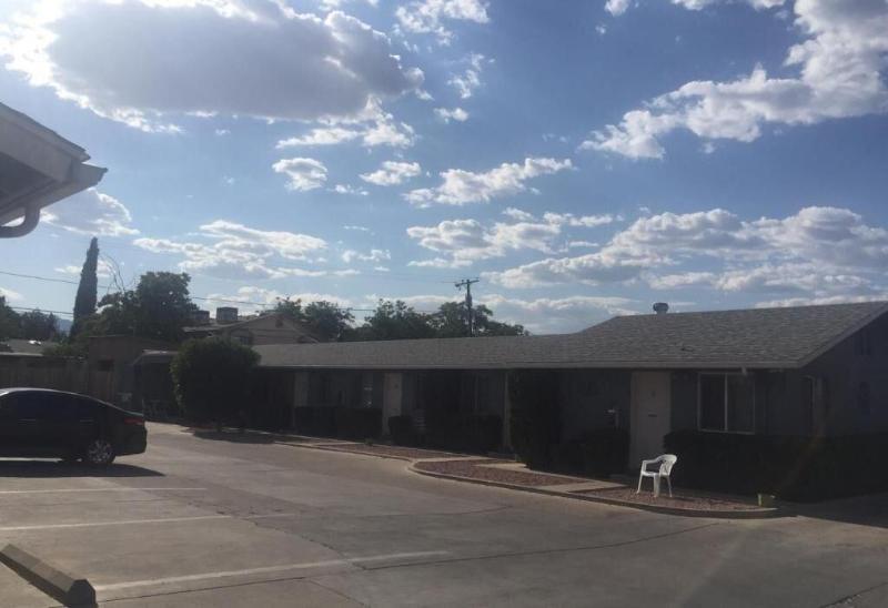 Little Daisy Motel image