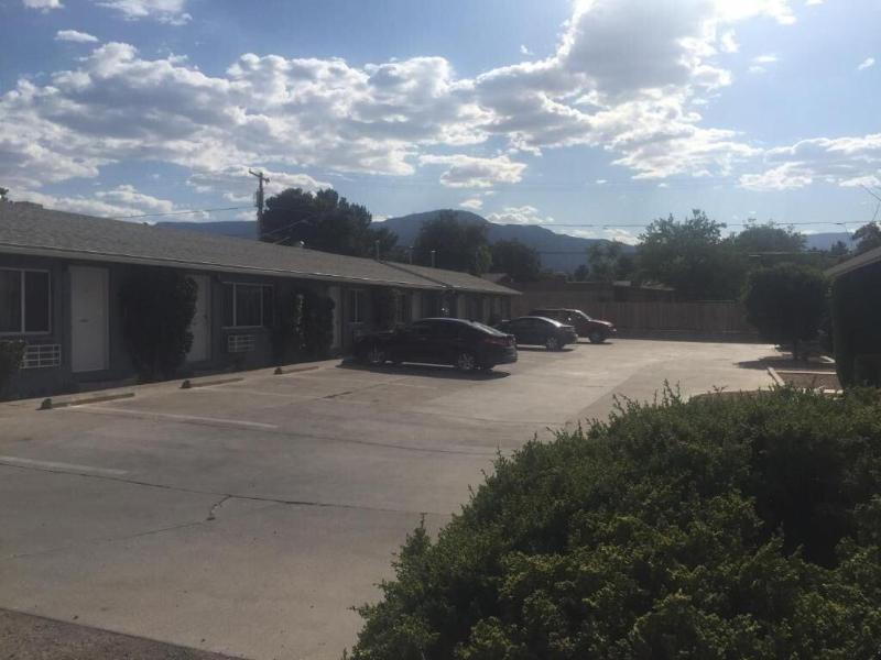 Little Daisy Motel image